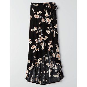 2/25🌸American Eagle floral wrap skirt